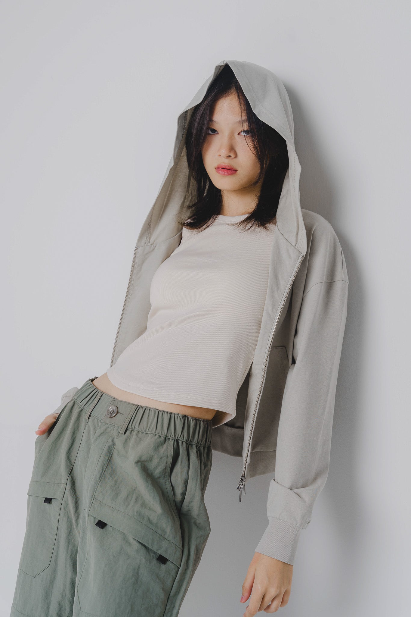 【BAON】Henet small check two-way string crop hood zip-up Two-way Zipper Cropped Hoodie in Light Grey | Stranger