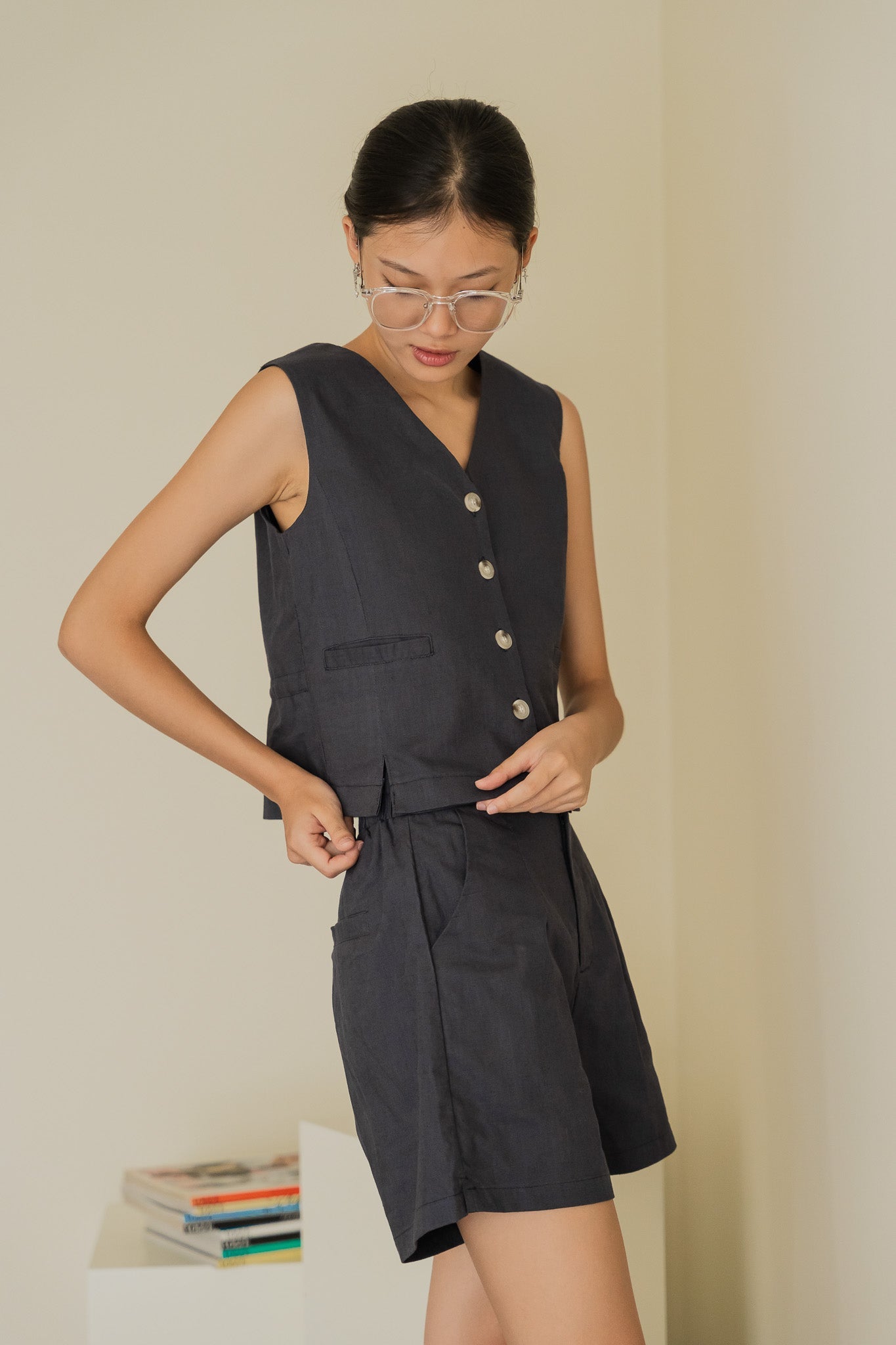 Linen Shorts in Dark Blue