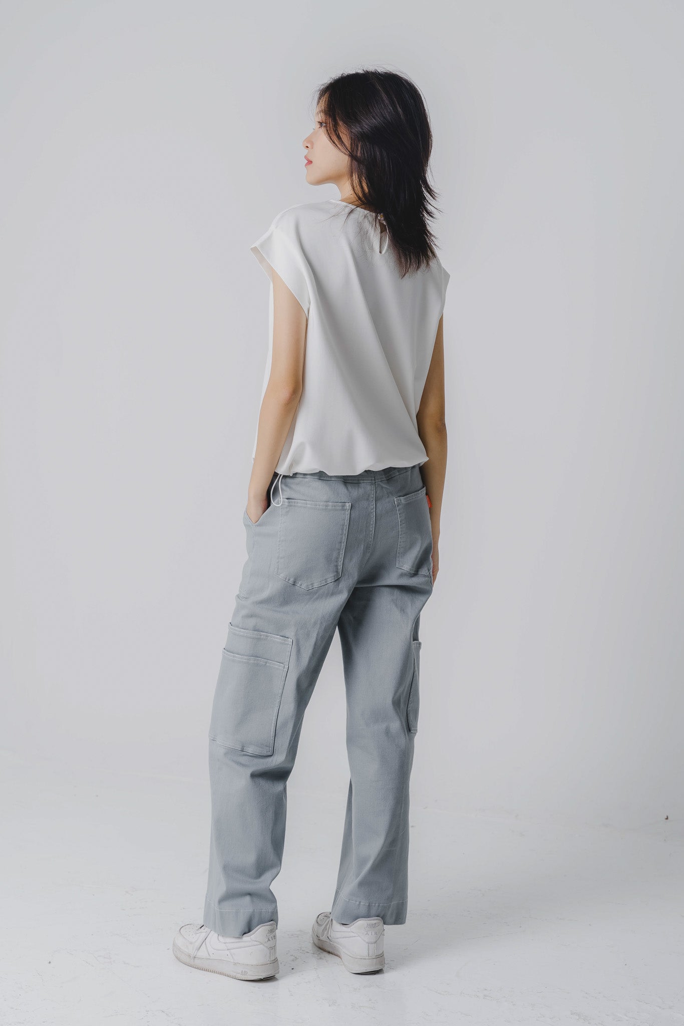 Contrast Stitch Denim Cargo Pants in Grey/White