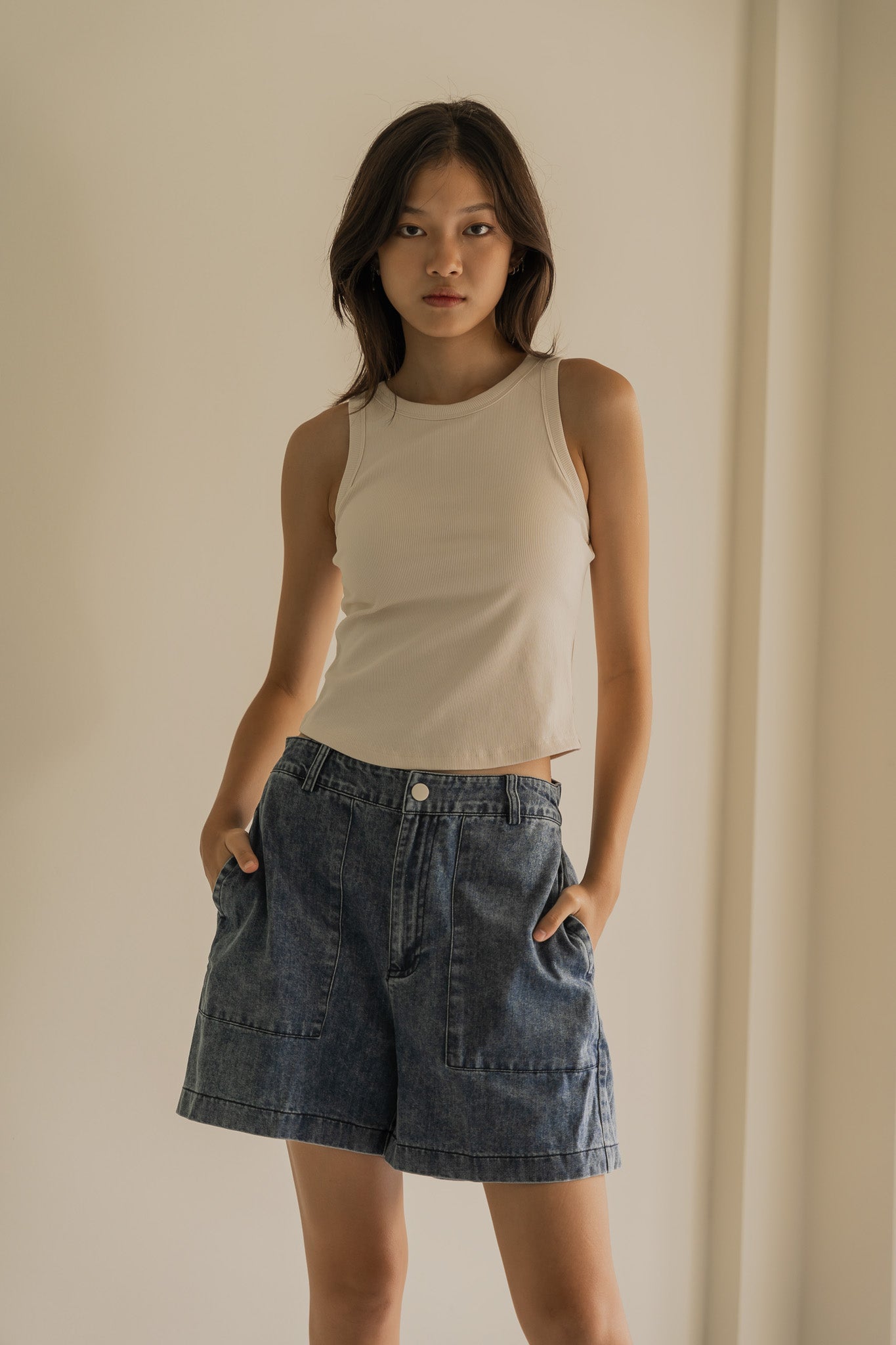 Patch Pocket Elasticised Denim Shorts in Mid Wash