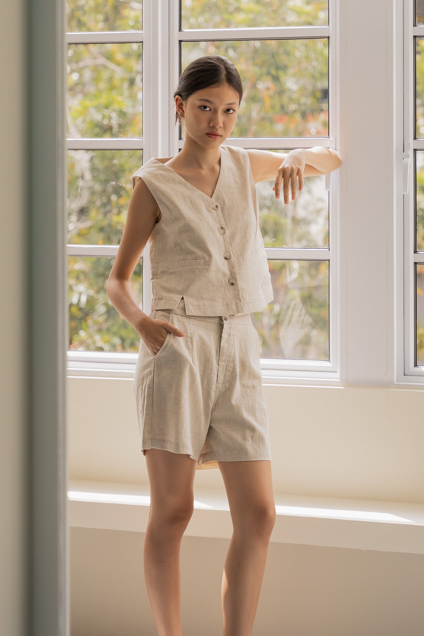 Linen Shorts in Natural