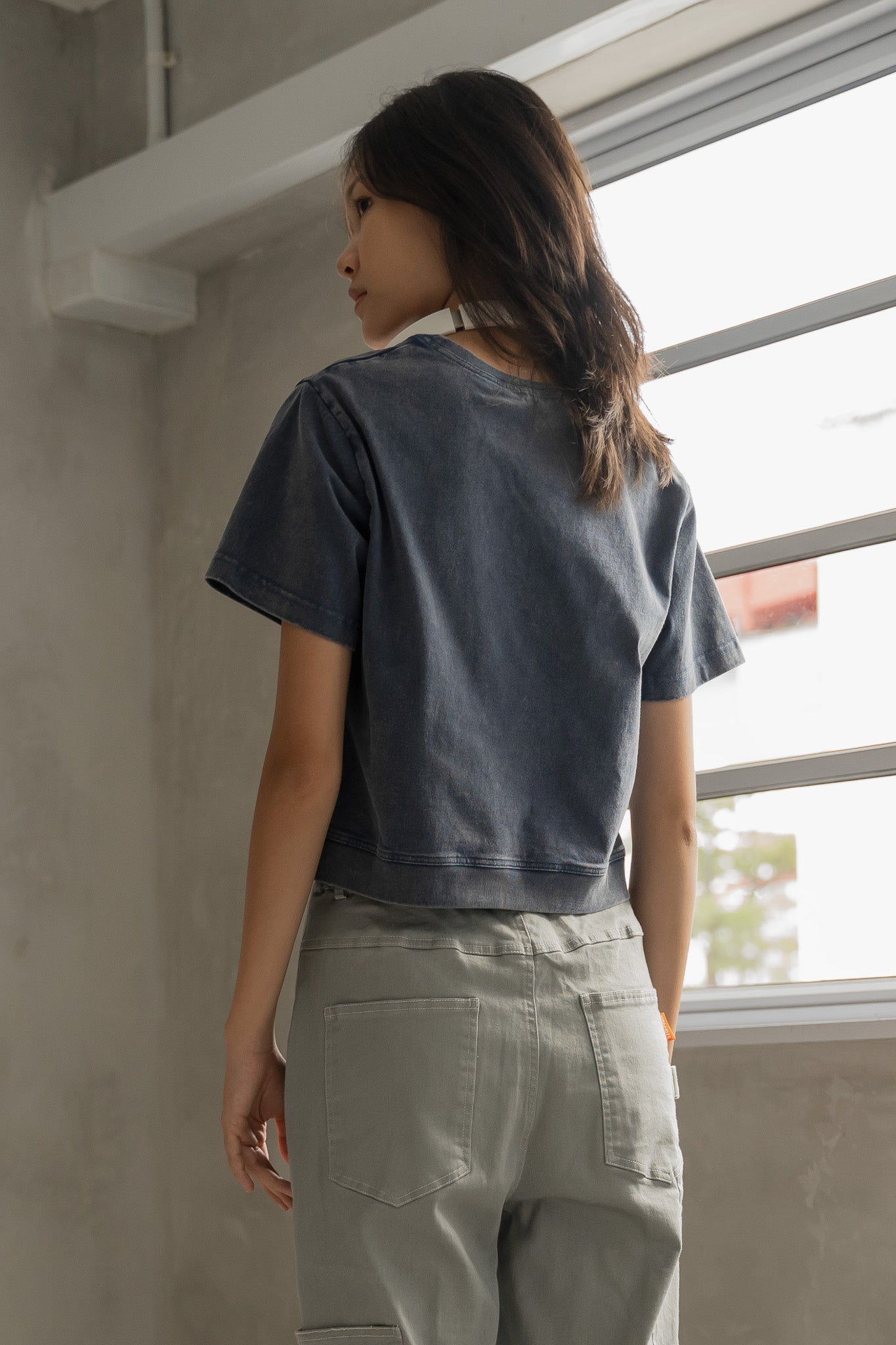 Acid Washed Cropped Tee in Blue